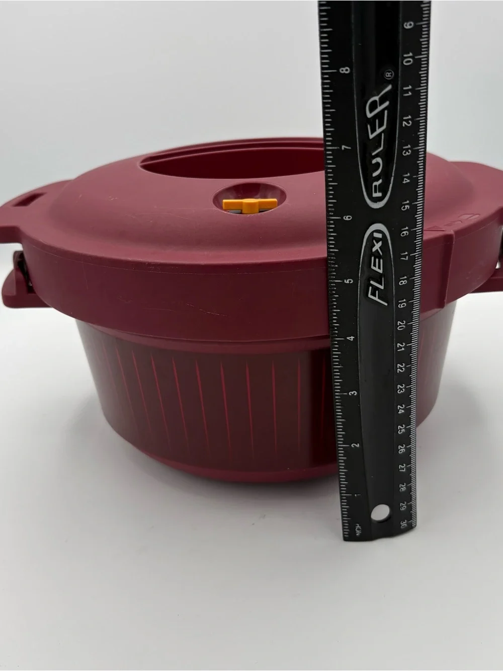 TUPPERWARE MICROWAVE PRESSURE COOKER - ROUND 3 QUART - BURGUNDY RED - 7643A